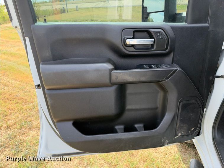 image for item FN3733 2022 GMC Sierra 2500 Crew Cab pickup truck