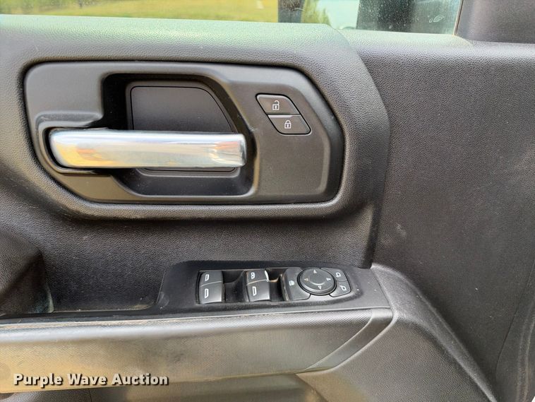 image for item FN3733 2022 GMC Sierra 2500 Crew Cab pickup truck