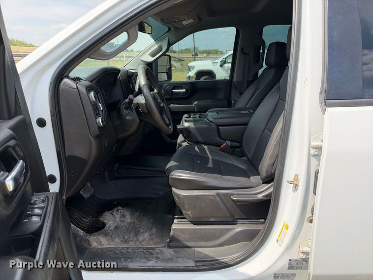 image for item FN3733 2022 GMC Sierra 2500 Crew Cab pickup truck
