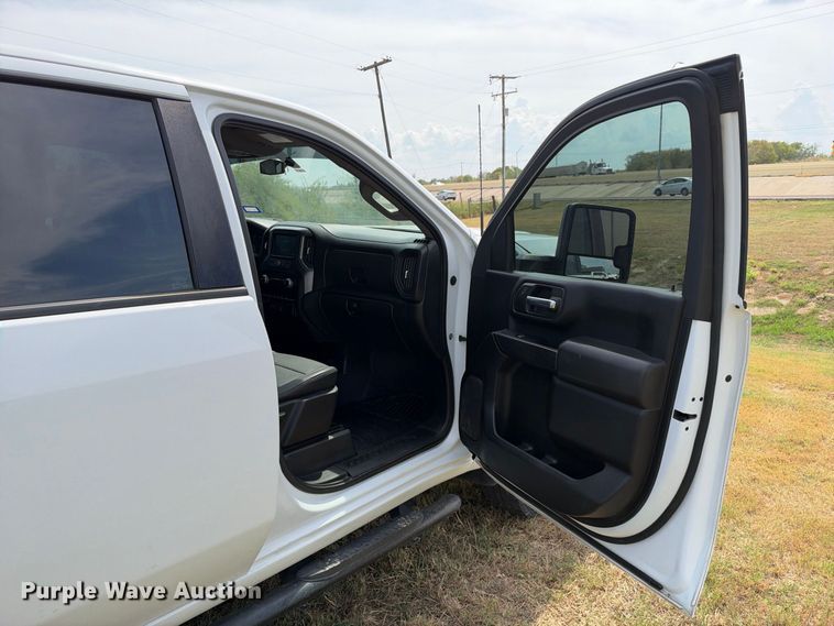 image for item FN3733 2022 GMC Sierra 2500 Crew Cab pickup truck
