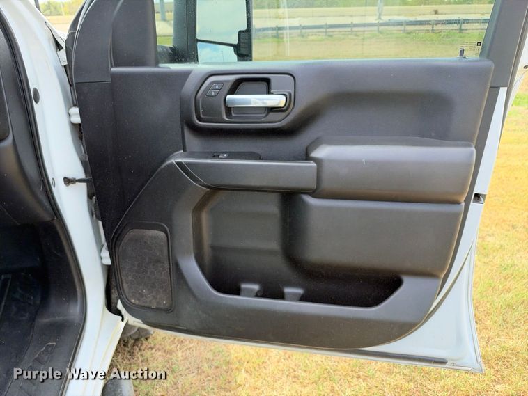 image for item FN3733 2022 GMC Sierra 2500 Crew Cab pickup truck