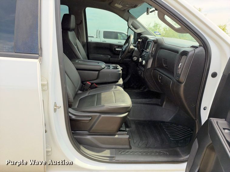 image for item FN3733 2022 GMC Sierra 2500 Crew Cab pickup truck