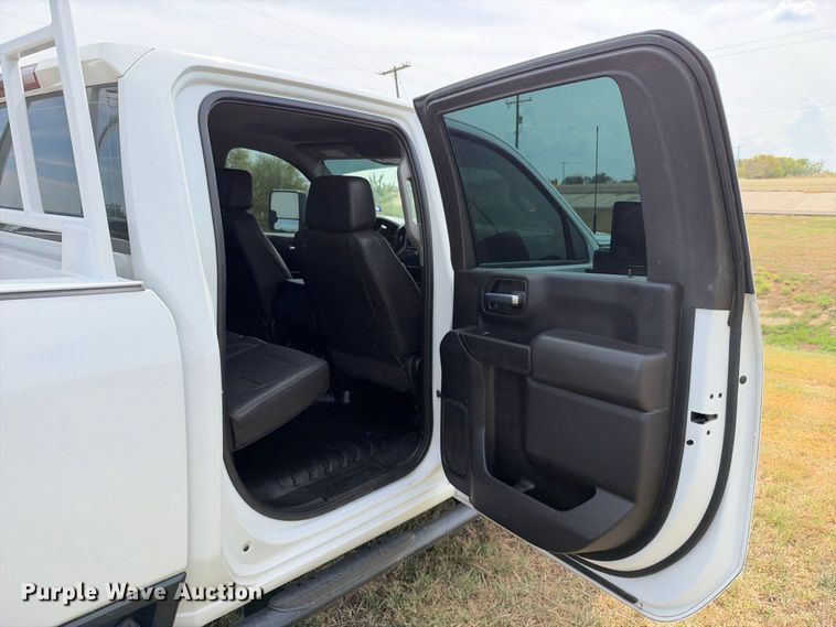 image for item FN3733 2022 GMC Sierra 2500 Crew Cab pickup truck