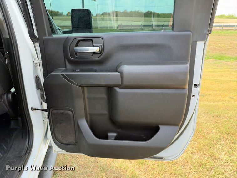 image for item FN3733 2022 GMC Sierra 2500 Crew Cab pickup truck