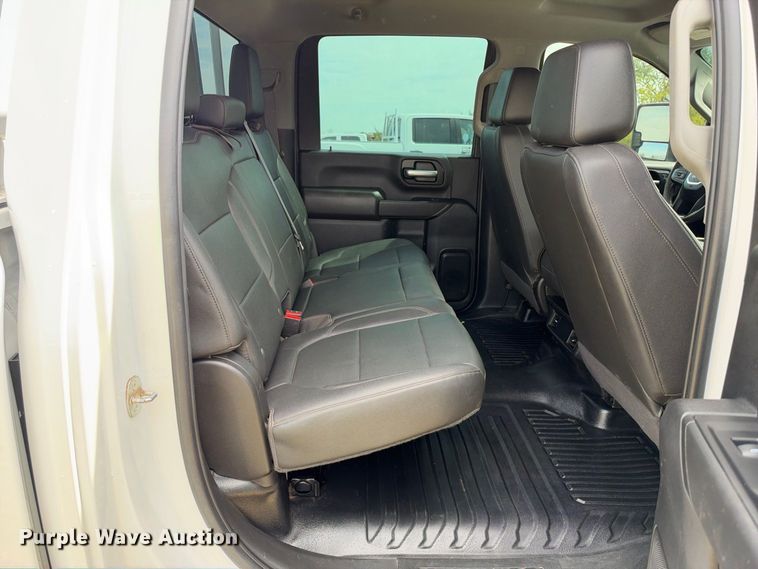 image for item FN3733 2022 GMC Sierra 2500 Crew Cab pickup truck