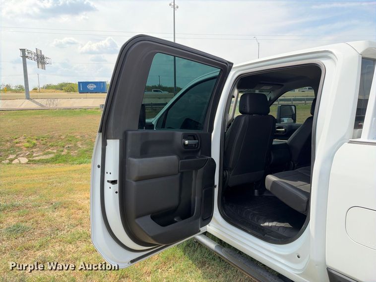 image for item FN3733 2022 GMC Sierra 2500 Crew Cab pickup truck