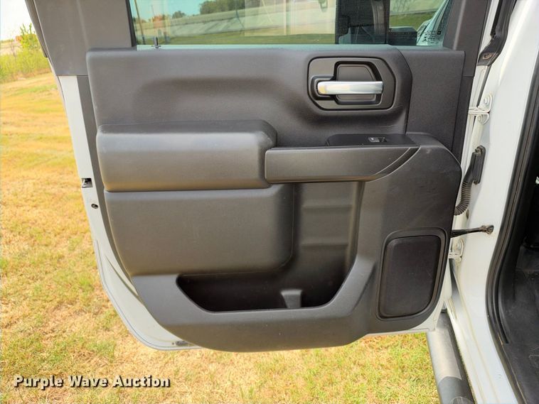 image for item FN3733 2022 GMC Sierra 2500 Crew Cab pickup truck