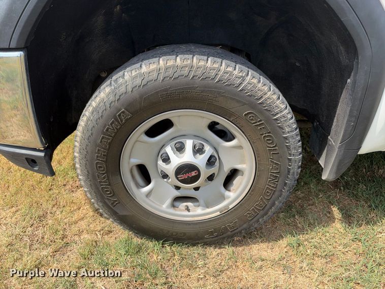image for item FN3733 2022 GMC Sierra 2500 Crew Cab pickup truck