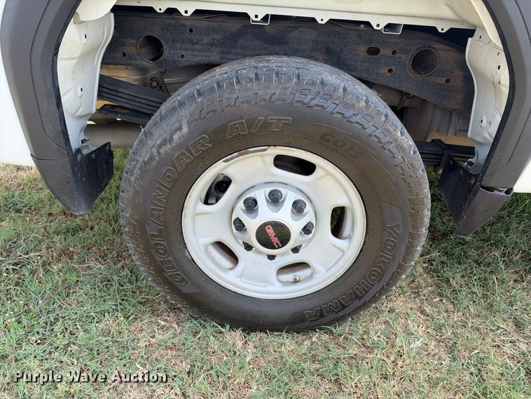 image for item FN3733 2022 GMC Sierra 2500 Crew Cab pickup truck