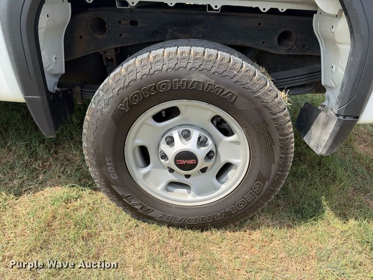 image for item FN3733 2022 GMC Sierra 2500 Crew Cab pickup truck