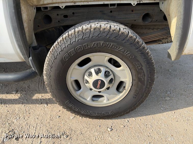 image for item FN3734 2015 GMC Sierra 2500 4X4 Ext. Cab pickup truck