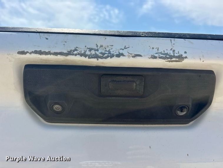 image for item FN3739 2022 GMC Sierra 2500 Crew Cab pickup truck
