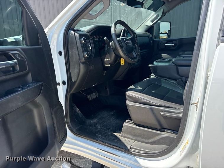 image for item FN3739 2022 GMC Sierra 2500 Crew Cab pickup truck