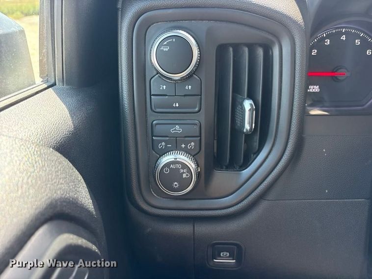 image for item FN3739 2022 GMC Sierra 2500 Crew Cab pickup truck