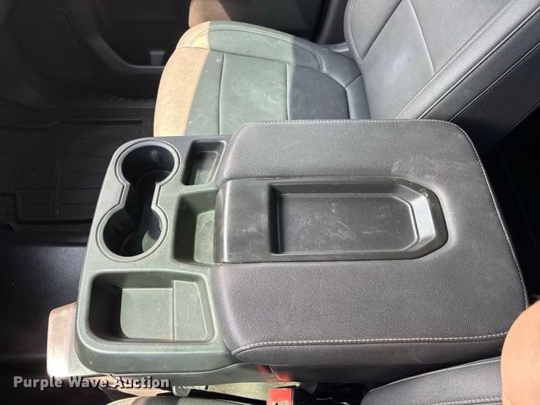 image for item FN3739 2022 GMC Sierra 2500 Crew Cab pickup truck