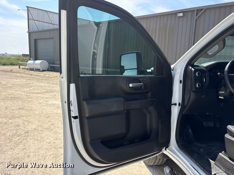 image for item FN3739 2022 GMC Sierra 2500 Crew Cab pickup truck