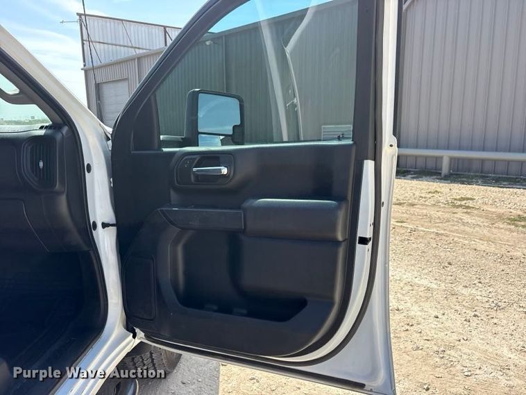 image for item FN3739 2022 GMC Sierra 2500 Crew Cab pickup truck