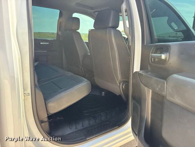 image for item FN3739 2022 GMC Sierra 2500 Crew Cab pickup truck