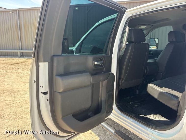 image for item FN3739 2022 GMC Sierra 2500 Crew Cab pickup truck