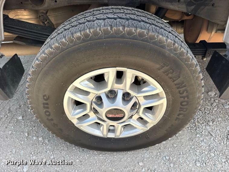 image for item FN3739 2022 GMC Sierra 2500 Crew Cab pickup truck