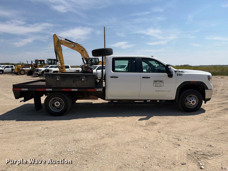 image for item FN3740 2021 GMC Sierra 3500 Crew Cab flatbed pickup truck