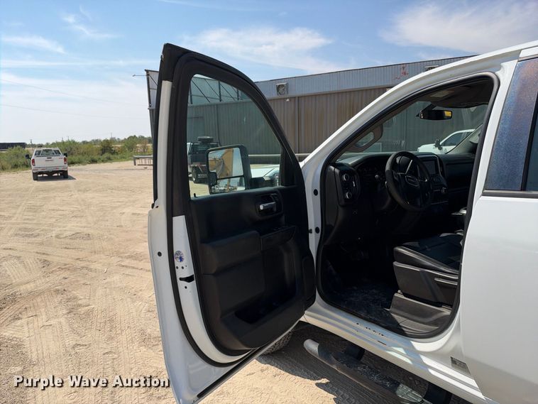 image for item FN3740 2021 GMC Sierra 3500 Crew Cab flatbed pickup truck
