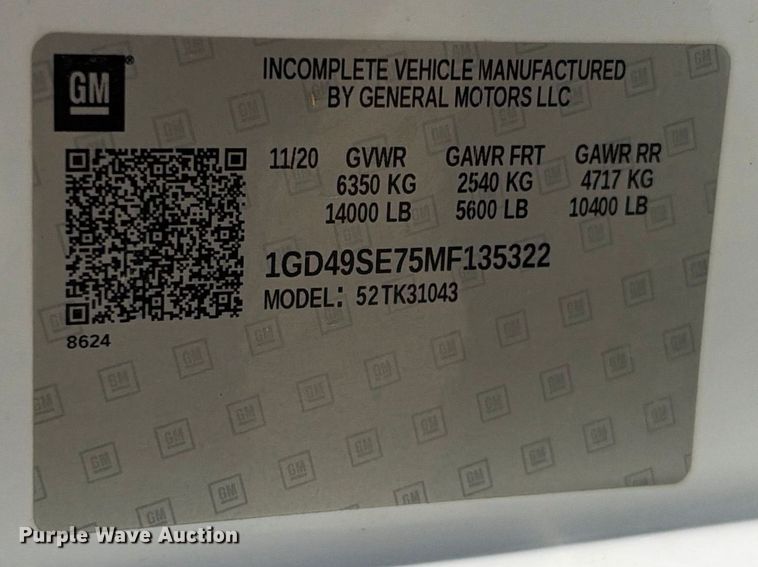 image for item FN3740 2021 GMC Sierra 3500 Crew Cab flatbed pickup truck