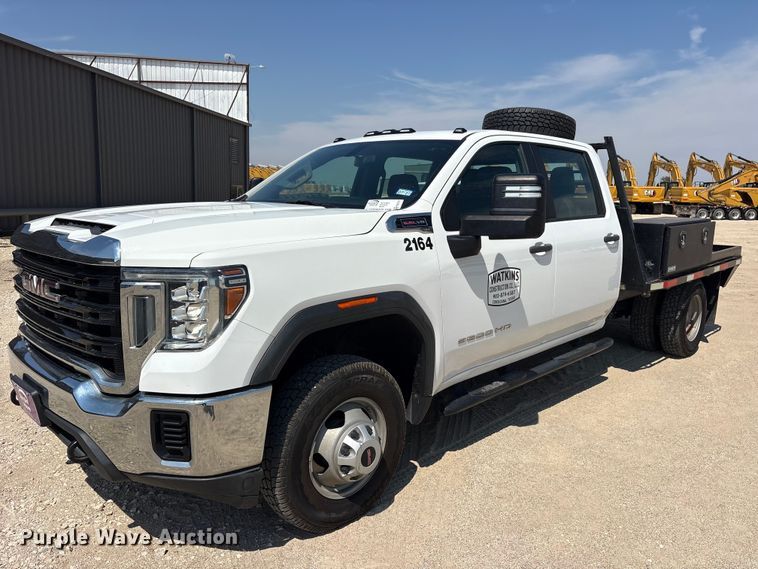 2021 GMC Sierra 3500 Crew Cab flatbed pickup truck