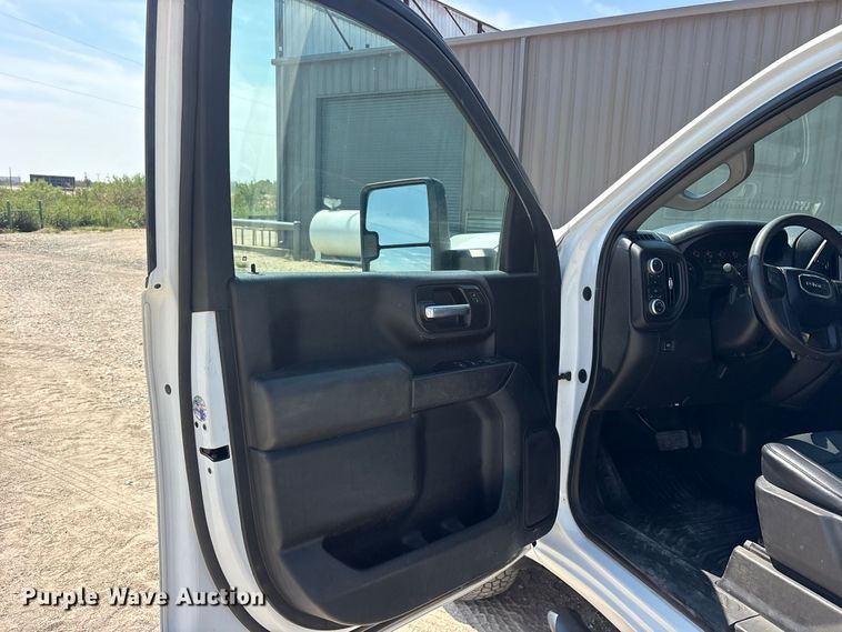 image for item FN3747 2021 GMC Sierra 3500 Crew Cab flatbed pickup truck