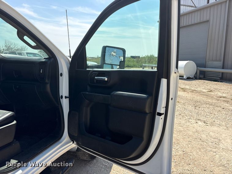 image for item FN3747 2021 GMC Sierra 3500 Crew Cab flatbed pickup truck