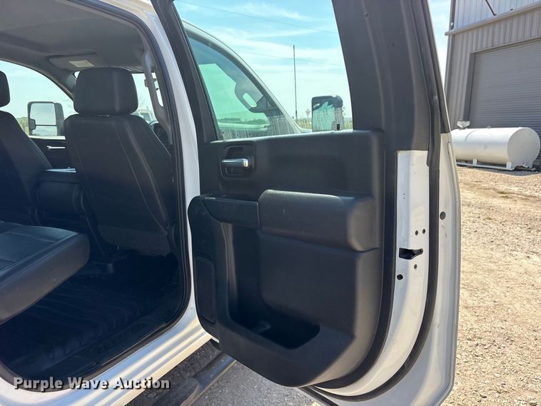 image for item FN3747 2021 GMC Sierra 3500 Crew Cab flatbed pickup truck