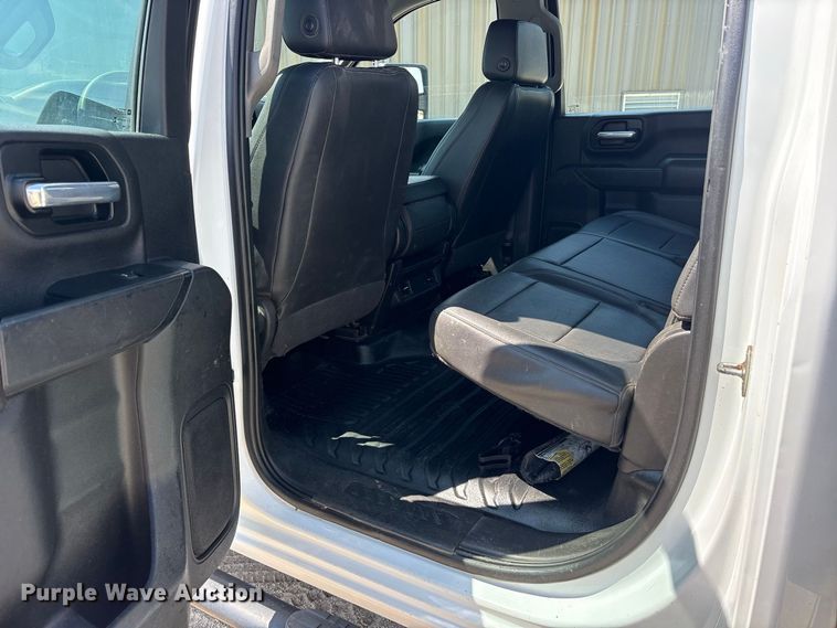image for item FN3747 2021 GMC Sierra 3500 Crew Cab flatbed pickup truck