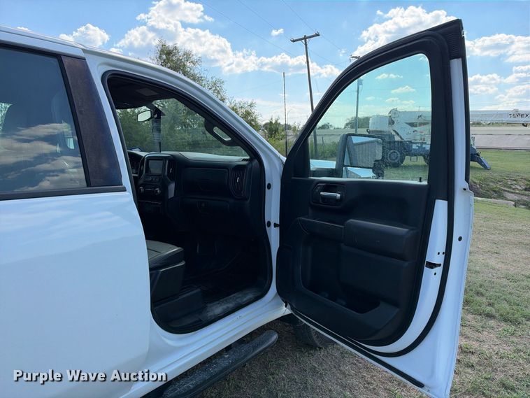 image for item FN3748 2021 GMC Sierra 3500 4X4 Crew Cab flatbed pickup truck