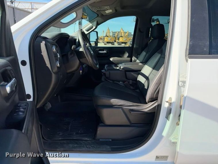 image for item FN3749 2021 GMC Sierra 3500HD 4X4 Crew Cab flatbed pickup truck