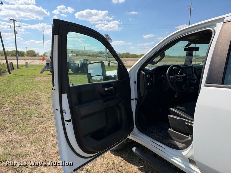 image for item FN3751 2021 GMC Sierra 3500 4X4 Crew Cab flatbed pickup truck