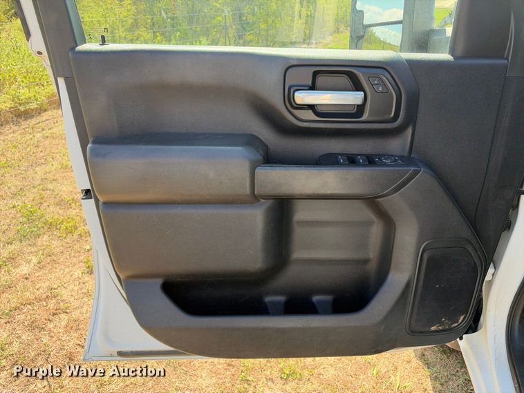 image for item FN3751 2021 GMC Sierra 3500 4X4 Crew Cab flatbed pickup truck