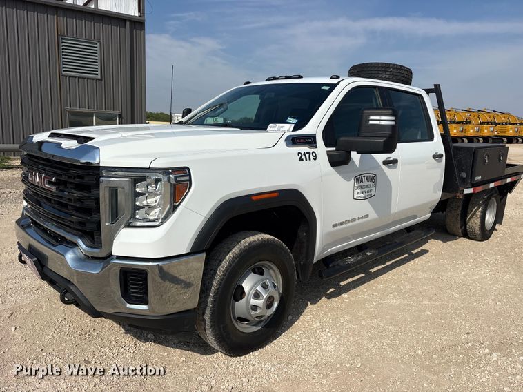 2021 GMC Sierra 3500 Crew Cab flatbed pickup truck