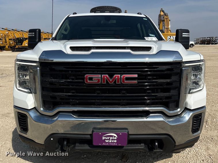 image for item FN3752 2021 GMC Sierra 3500 Crew Cab flatbed pickup truck