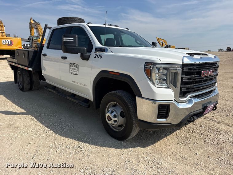 image for item FN3752 2021 GMC Sierra 3500 Crew Cab flatbed pickup truck