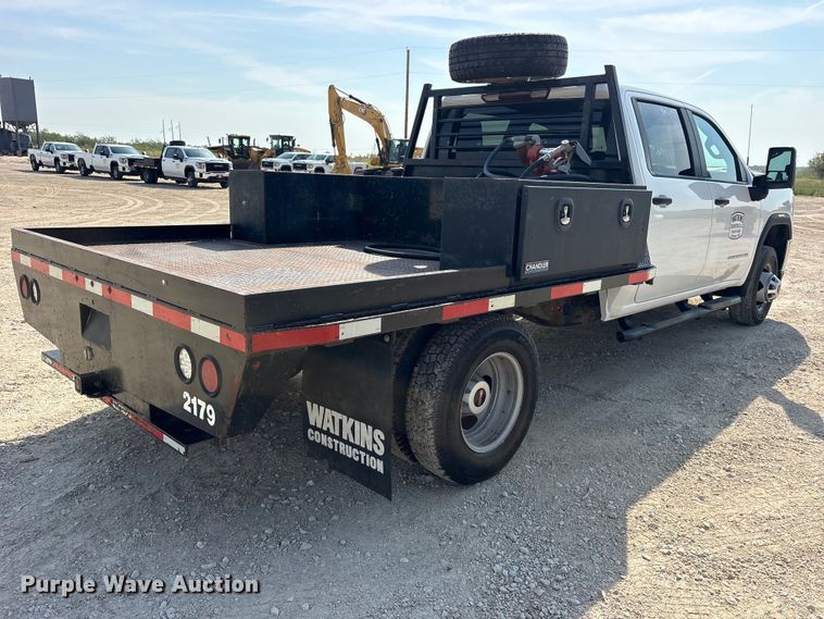 image for item FN3752 2021 GMC Sierra 3500 Crew Cab flatbed pickup truck