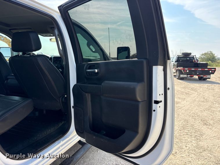 image for item FN3752 2021 GMC Sierra 3500 Crew Cab flatbed pickup truck