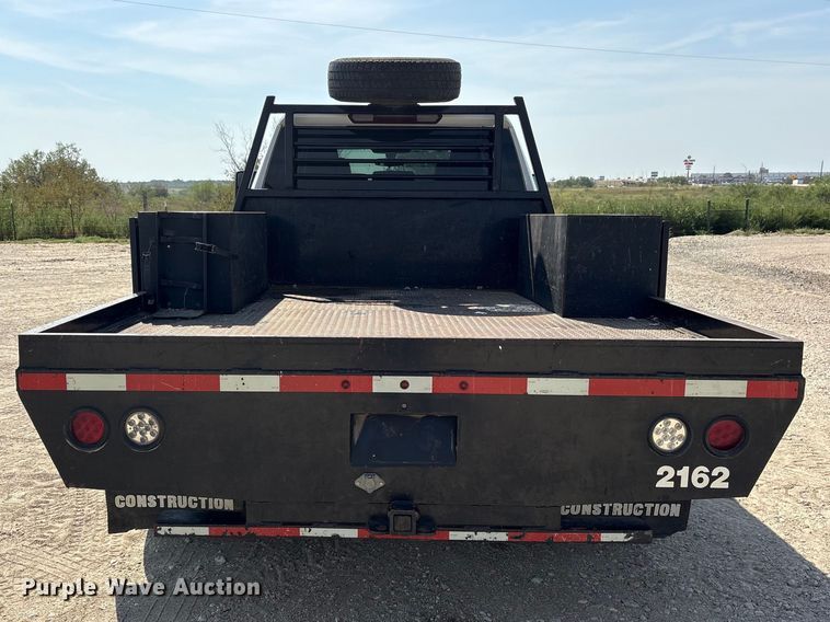image for item FN3753 2021 GMC Sierra 3500 Crew Cab flatbed pickup truck