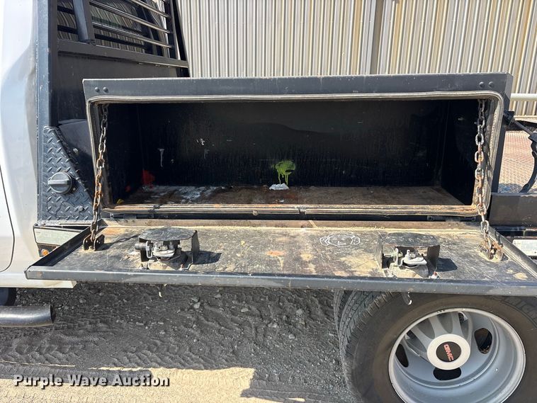 image for item FN3753 2021 GMC Sierra 3500 Crew Cab flatbed pickup truck