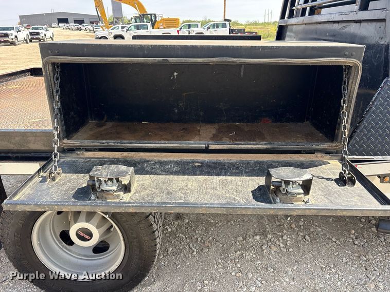 image for item FN3753 2021 GMC Sierra 3500 Crew Cab flatbed pickup truck