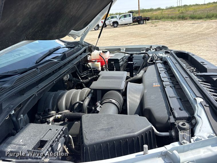 image for item FN3753 2021 GMC Sierra 3500 Crew Cab flatbed pickup truck