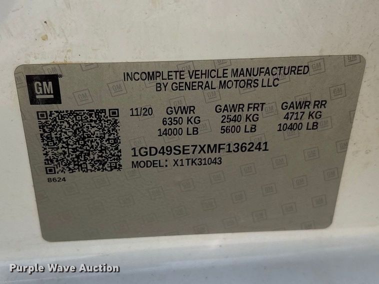 image for item FN3753 2021 GMC Sierra 3500 Crew Cab flatbed pickup truck