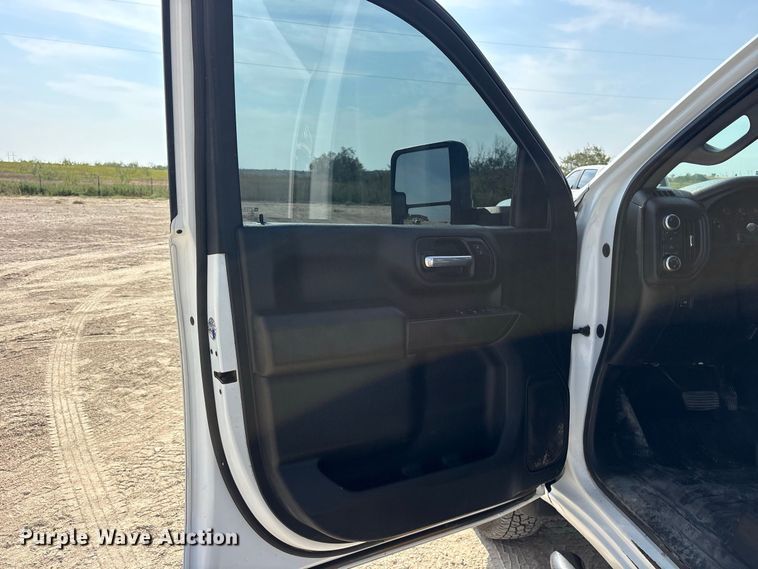 image for item FN3754 2021 GMC Sierra 3500 Crew Cab flatbed pickup truck