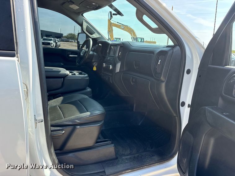 image for item FN3754 2021 GMC Sierra 3500 Crew Cab flatbed pickup truck
