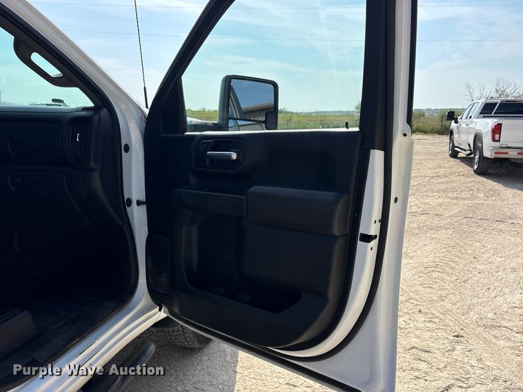 image for item FN3754 2021 GMC Sierra 3500 Crew Cab flatbed pickup truck