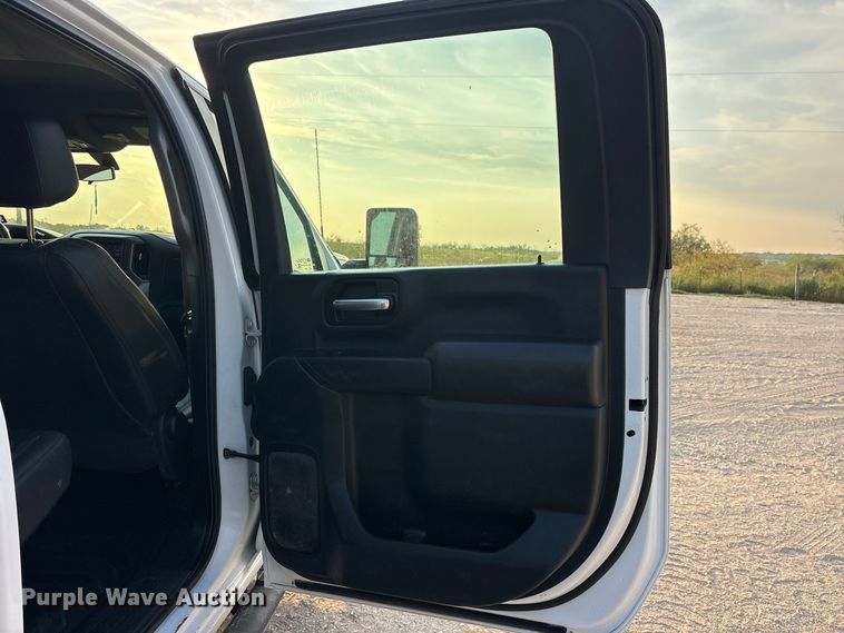 image for item FN3756 2021 GMC Sierra 3500 Crew Cab flatbed pickup truck